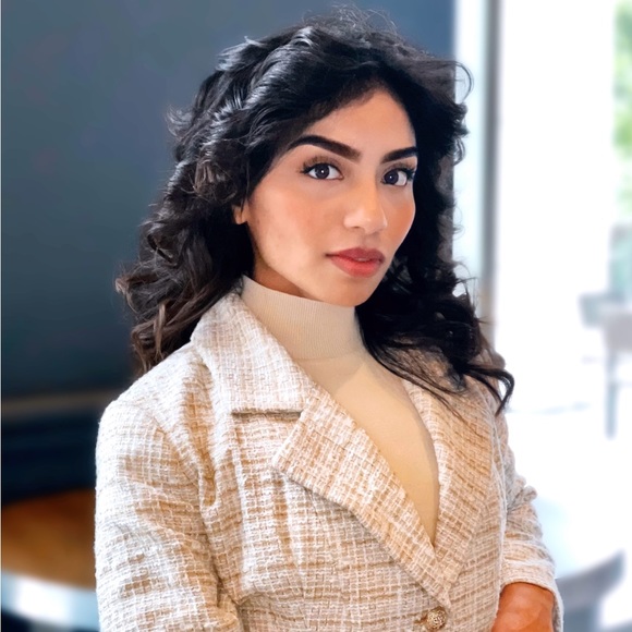 Meet your Posher, Lydia - Picture 1 of 1